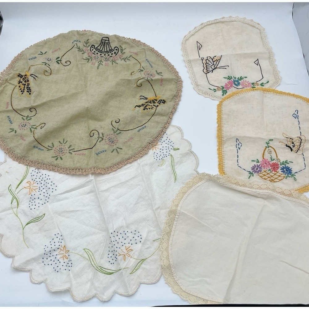 Vintage Various 6 Table Doilies